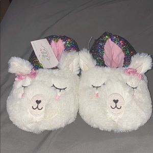 Girls size toddler 10/11 slippers